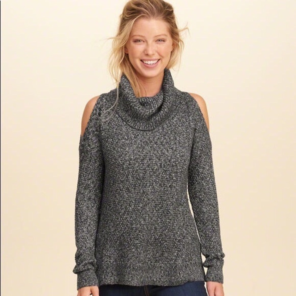 🔥Hollister Cold Shoulder Turtleneck Sweater